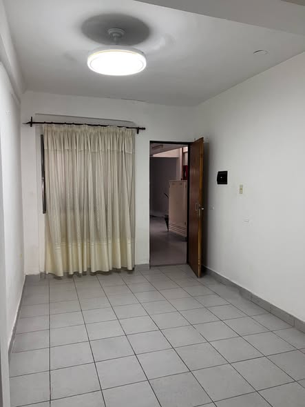 Se ALQUILA en el centro Planta baja