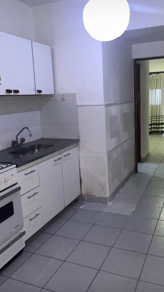 Se ALQUILA en el centro Planta baja