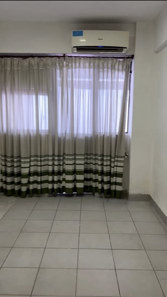 Se ALQUILA en el centro Planta baja