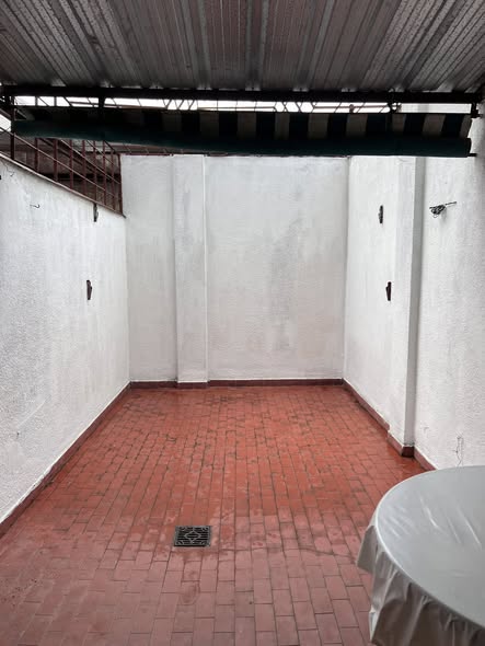 Se ALQUILA en el centro Planta baja