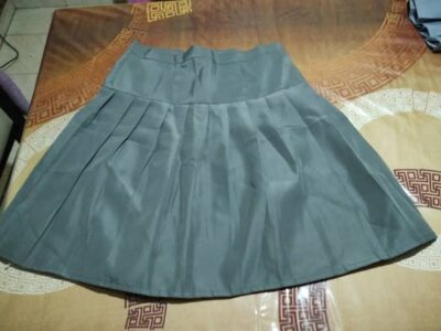 polleras y pantalón para el colegio