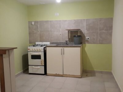 Dueño alquila monoambiente a 1