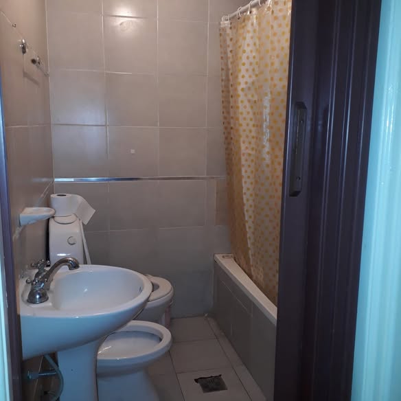 Dueño alquila monoambiente a 1