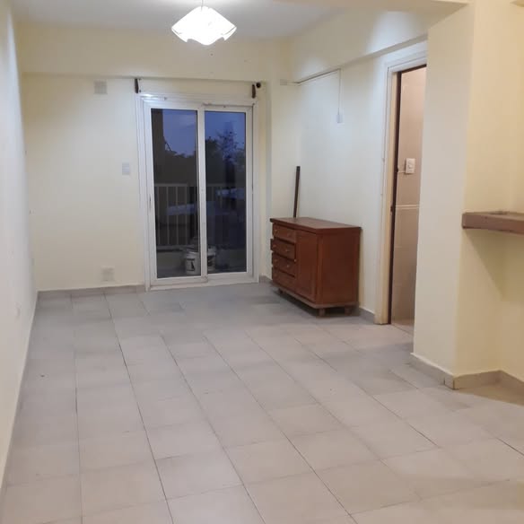 Dueño alquila monoambiente a 1