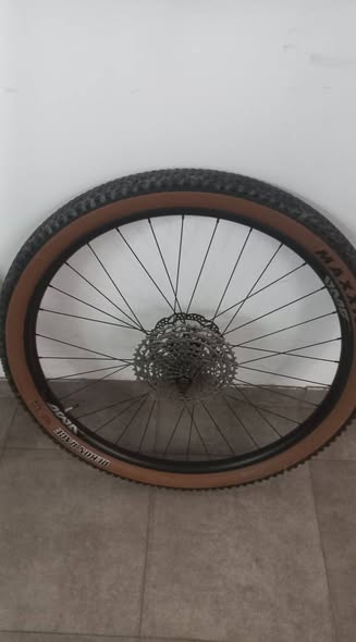 Vendo par de ruedas 29 de 9 mm de eje