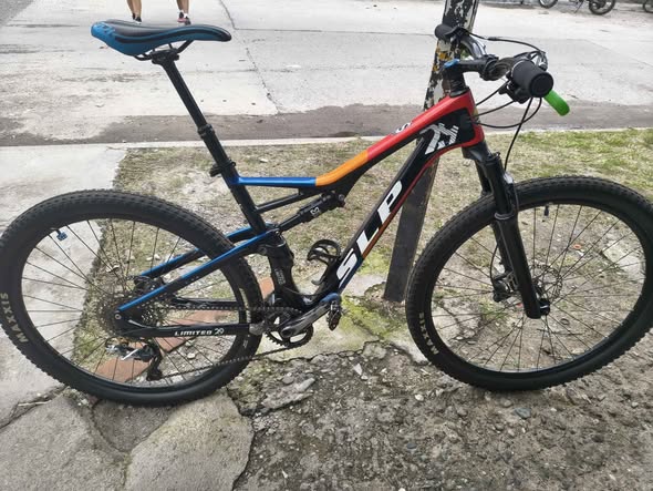 Vendo Bicicleta SLP CARBONO DOBLE SUSPENSIÓN