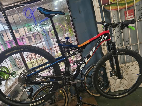 Vendo Bicicleta SLP CARBONO DOBLE SUSPENSIÓN