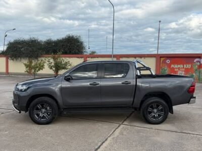 Toyota hilux sr 2024 20mil kms Impecable