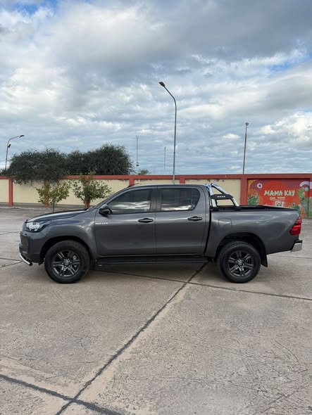 Toyota hilux sr 2024 20mil kms Impecable