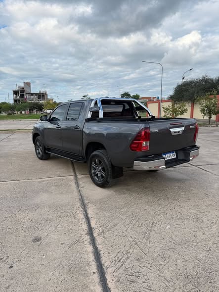Toyota hilux sr 2024 20mil kms Impecable
