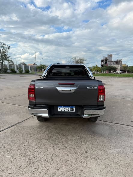 Toyota hilux sr 2024 20mil kms Impecable