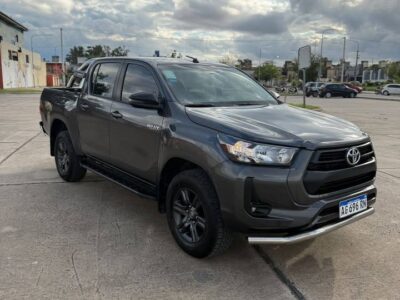 Toyota hilux sr 2024 20mil kms Impecable