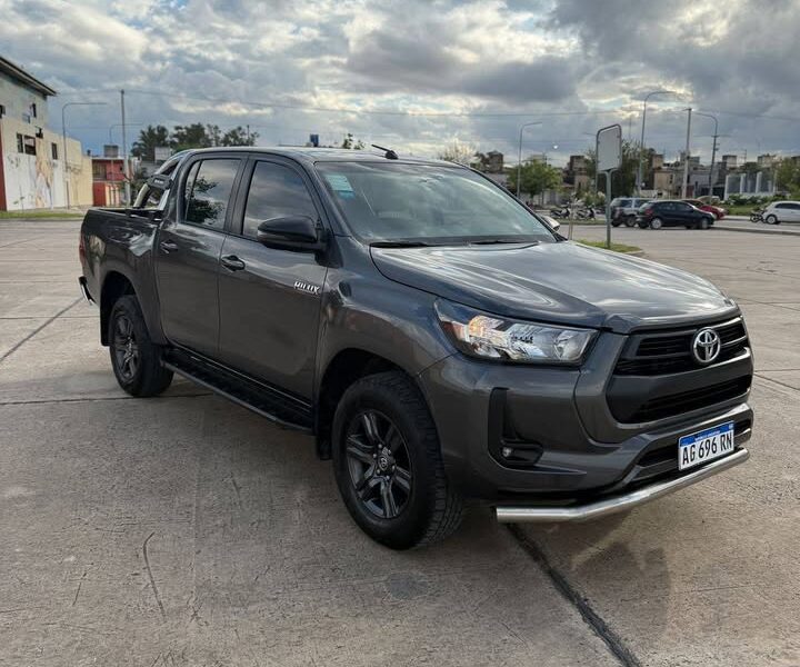 Toyota hilux sr 2024 20mil kms Impecable