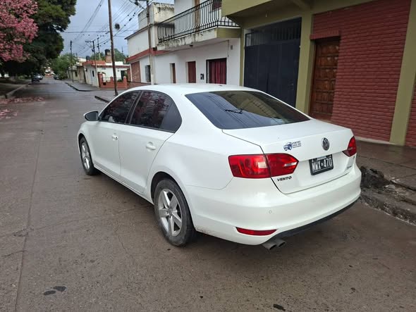 Vendo urgente volkswaguen vento modelo 2013