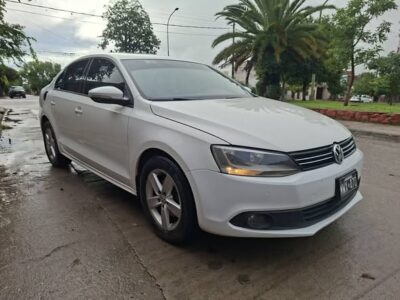 Vendo urgente volkswaguen vento modelo 2013