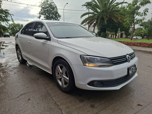 Vendo urgente volkswaguen vento modelo 2013