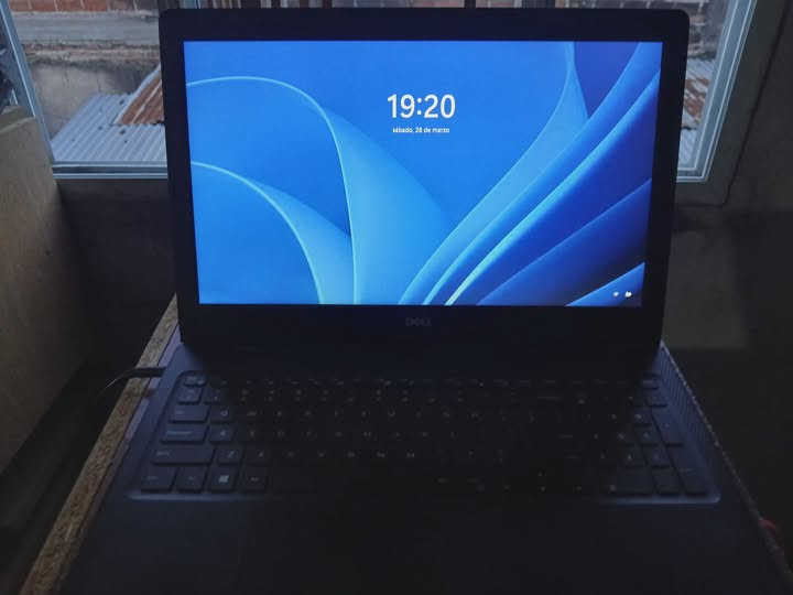 Laptop Dell Modelo inpiron 3593