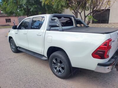 vendo/ financio Toyota Hilux srv 4x2 automática