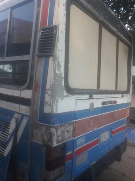 Colectivo con un motor Mercedes