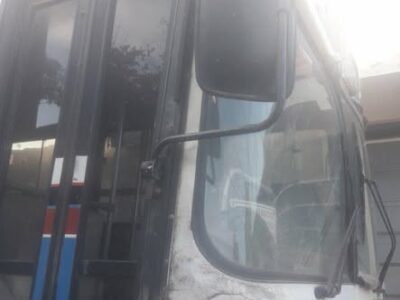 Colectivo con un motor Mercedes