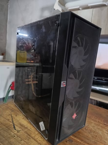 PC gamer Ryzen 5 5600x Geforce RTX 4060