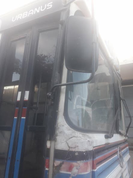 Colectivo con un motor Mercedes