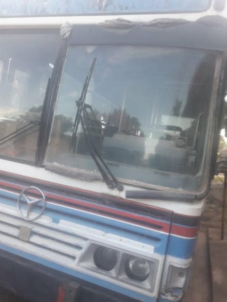 Colectivo con un motor Mercedes