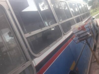 Colectivo con un motor Mercedes