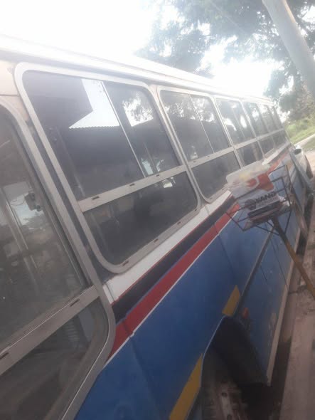 Colectivo con un motor Mercedes