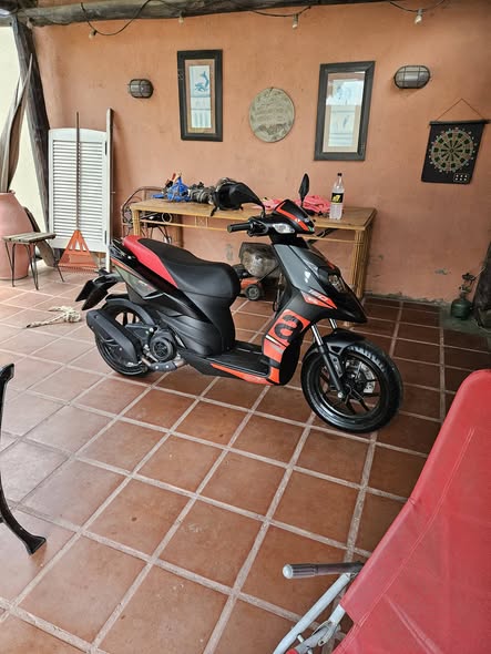 Vendo Moto Aprilia sr160 mod 2024