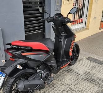 Vendo Moto Aprilia sr160 mod 2024