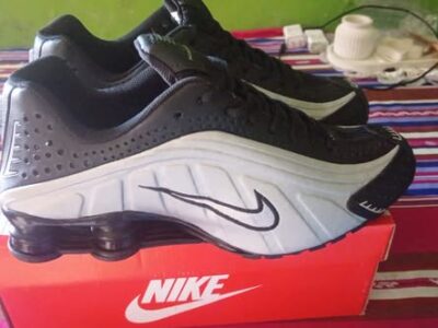 Nike shox R4 talle 42.5