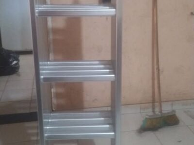Escalera plegable totalmente nueva