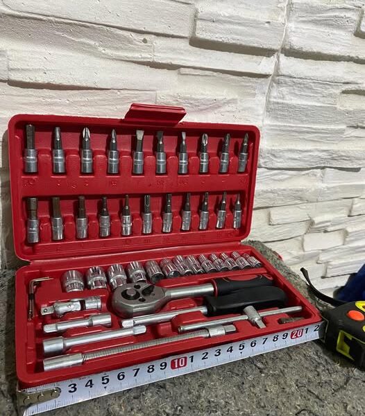 CAJAS DE LLAVES TUBO DE 46 PIEZAS
