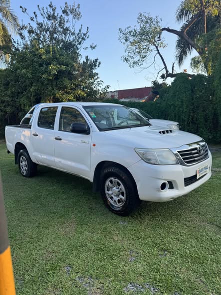 Toyota hilux DX PACK 2.5 4x2 2015