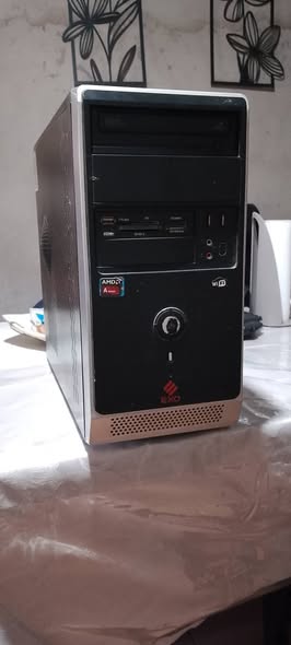 Vendo Pc (para repuesto. La misma enciende y a los minutos se apaga)