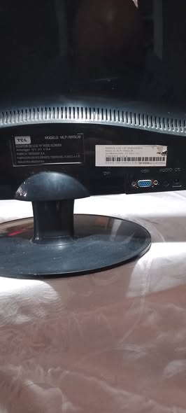 Vendo Pc (para repuesto. La misma enciende y a los minutos se apaga)