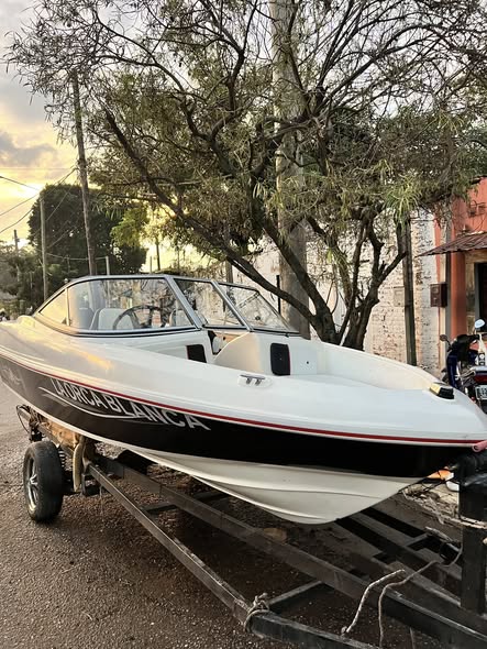 LANCHA TANGO 470