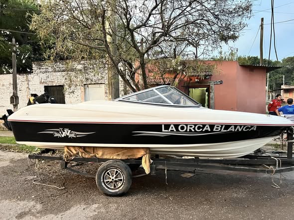 LANCHA TANGO 470