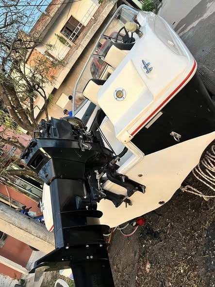 LANCHA TANGO 470