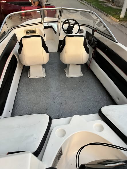 LANCHA TANGO 470