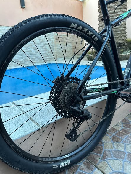 Venzo Raptor Monoplato shimano Deore 1x11