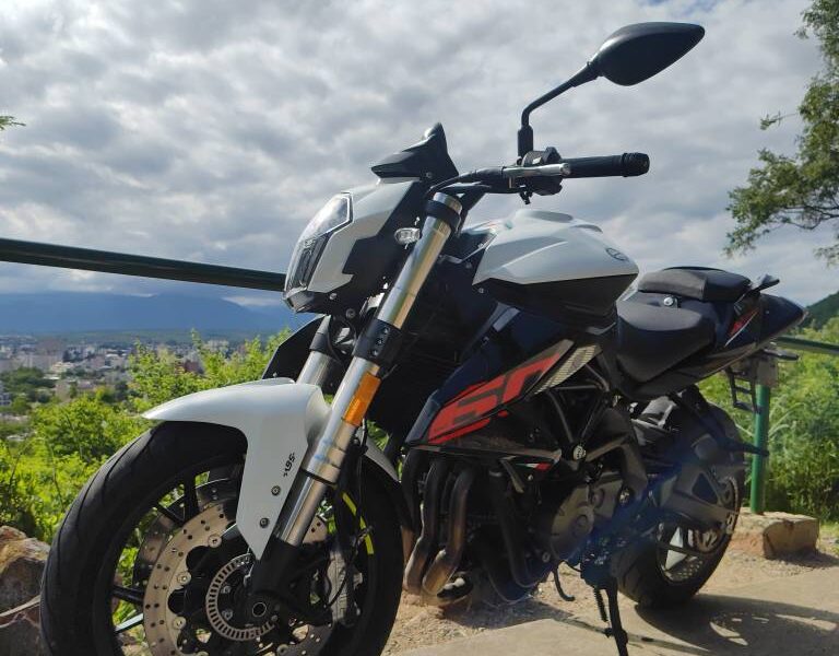Benelli tnt 600 2024 con 2600km reales.