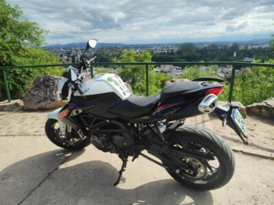 Benelli tnt 600 2024 con 2600km reales.