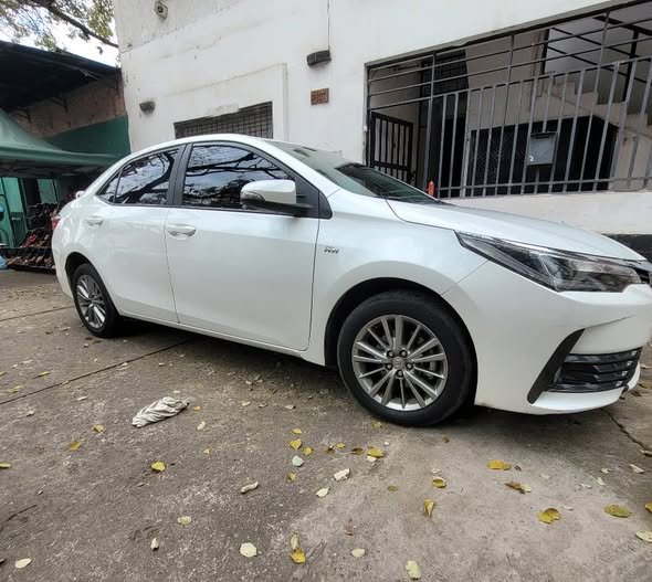 Toyota Corolla EXI CVT, Pack cuero 1.8 impecableeee !!! Con 40mil km Realesss !!!! .