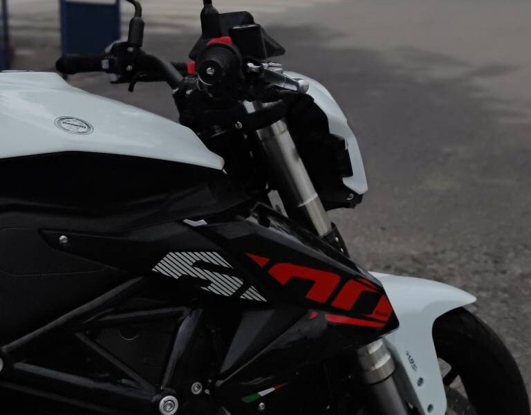 Benelli tnt 600 2024 con 2600km reales.