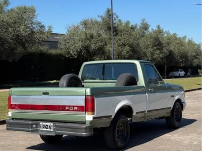 VENDO FORD F100 XLT Modelo 1988