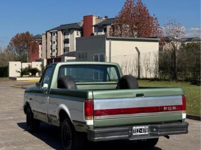 VENDO FORD F100 XLT Modelo 1988