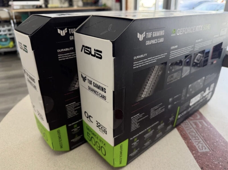 Tarjeta gráfica ASUS GEFORCE RTX 5090 TUF Gaming 32GB GDDR7 OC EDITION, sellada de fábrica.