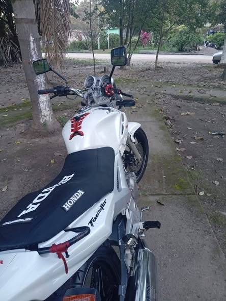 Honda twister 2008